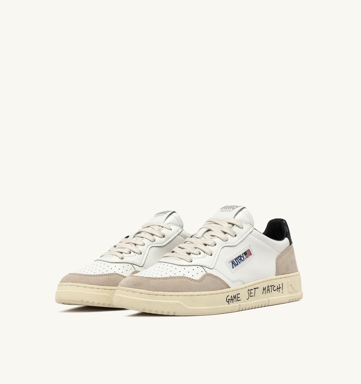 UNISEX SNEAKERS MDLST LOW AUS SCHWARZES UND WEISSES LEDER UND WILDLEDER MIT SCHRIFTZUG