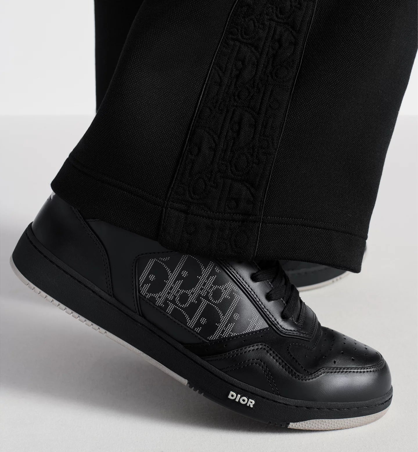 UNISEX SNEAKERS 27B -/Schwarz mit Schriftzug