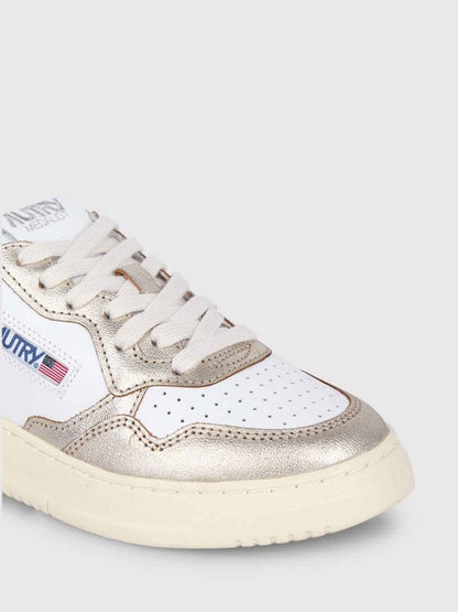 UNISEX SNEAKERS MDLST AUS WILDLEDER UND LEDER FARBE WEISS SILBER