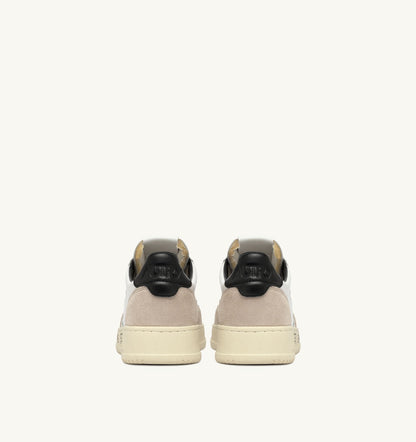 UNISEX SNEAKERS MDLST LOW AUS SCHWARZES UND WEISSES LEDER UND WILDLEDER MIT SCHRIFTZUG