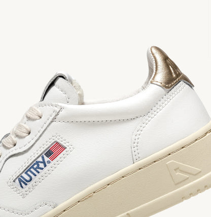 UNISEX SNEAKERS MDLST AUS LEDER IN WEISS UND GOLD METALLIC