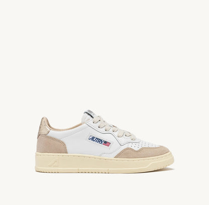 UNISEX SNEAKERS MDLST AUS LEDER UND WILDLEDER IN WEISS UND GOLD
