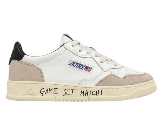 UNISEX SNEAKERS MDLST LOW AUS SCHWARZES UND WEISSES LEDER UND WILDLEDER MIT SCHRIFTZUG