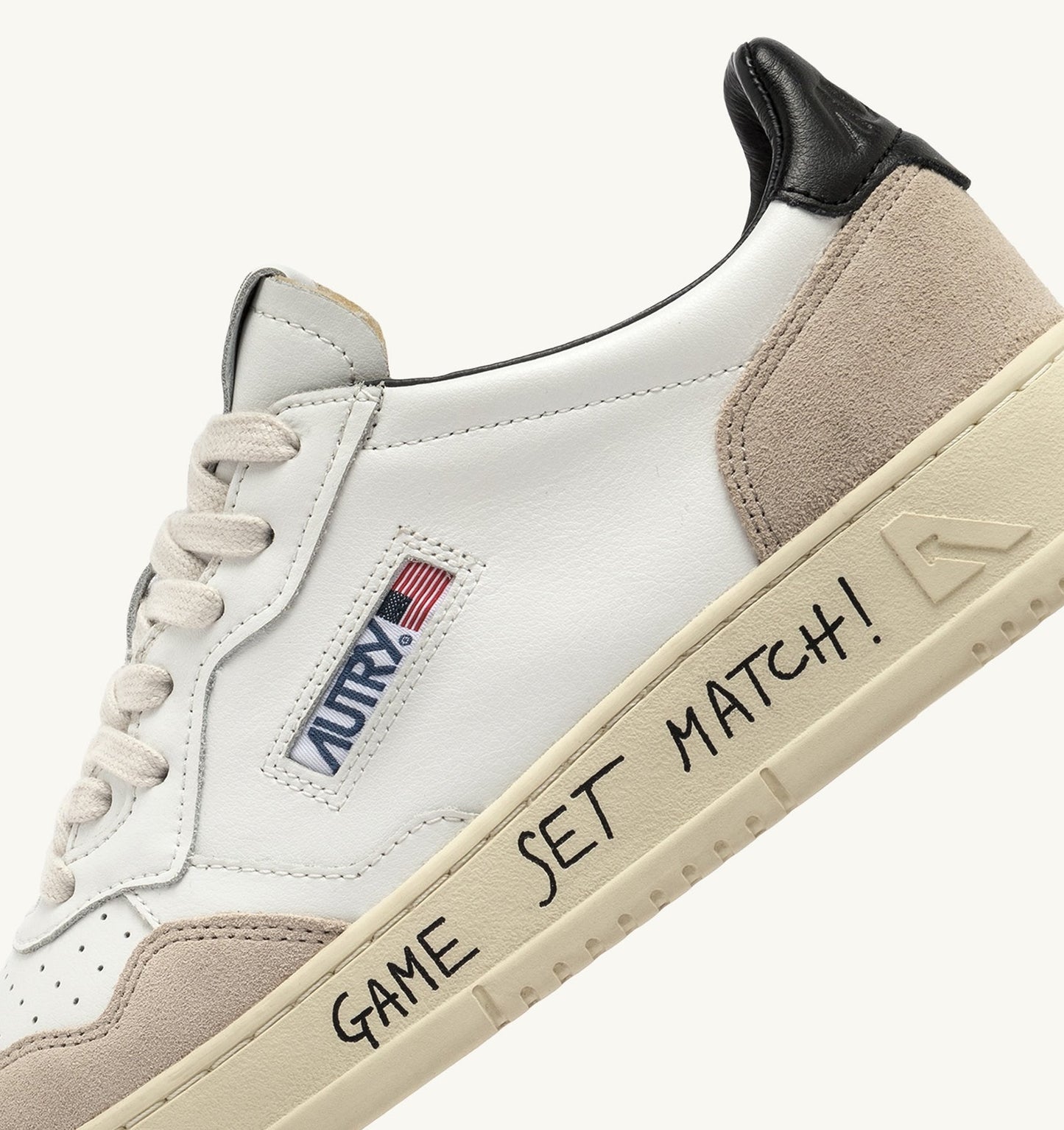 UNISEX SNEAKERS MDLST LOW AUS SCHWARZES UND WEISSES LEDER UND WILDLEDER MIT SCHRIFTZUG