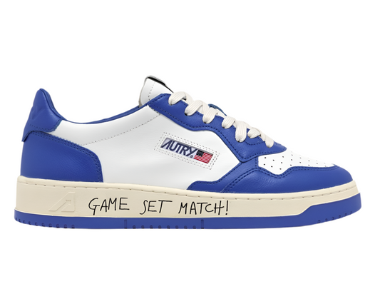 UNISEX SNEAKERS MDLST AUS WILDLEDER UND LEDER FARBE WEISS PALACEBLAU MIT SCHRIFTZUG