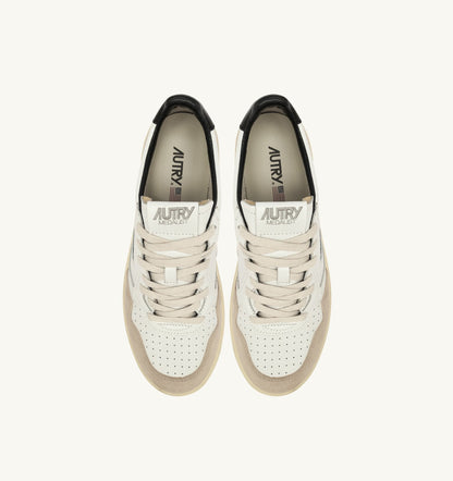 UNISEX SNEAKERS MDLST LOW AUS SCHWARZES UND WEISSES LEDER UND WILDLEDER MIT SCHRIFTZUG