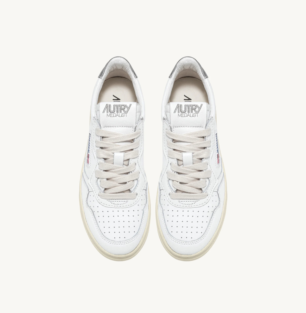 UNISEX SNEAKERS MDLST AUS LEDER IN WEISS UND SILBER METALLIC