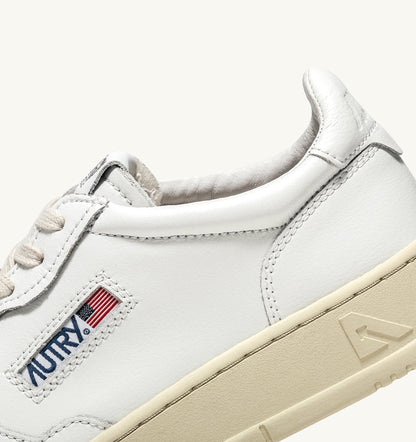 UNISEX SNEAKERS MDLST LOW AUS WEISSEM LEDER