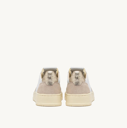 UNISEX SNEAKERS MDLST AUS LEDER UND WILDLEDER IN WEISS UND GOLD